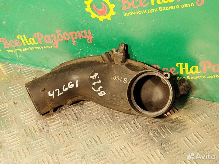 Патрубок воздушного фильтра Volkswagen Passat B5