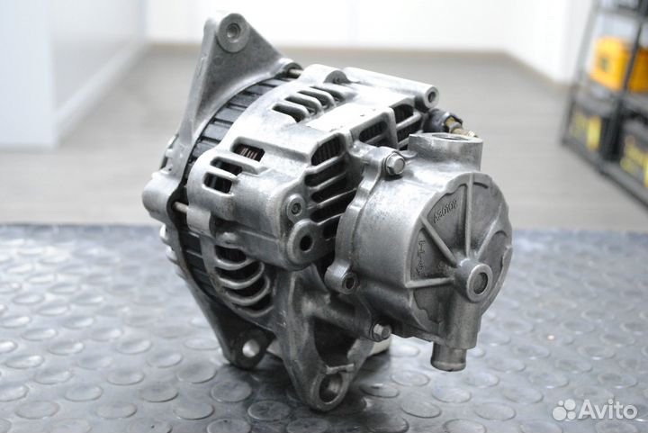 Генератор Mitsubishi Pajero 2.5 TDi б/у 105А