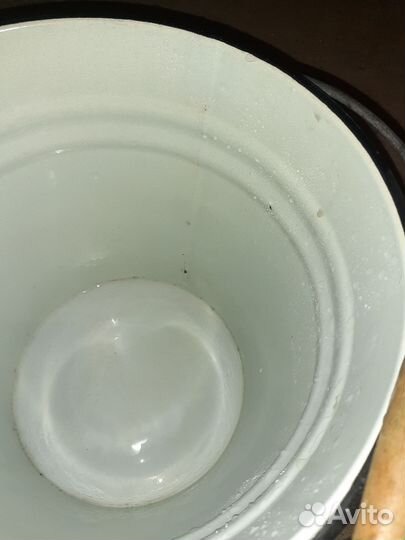 Эмалированное ведро с крышкой