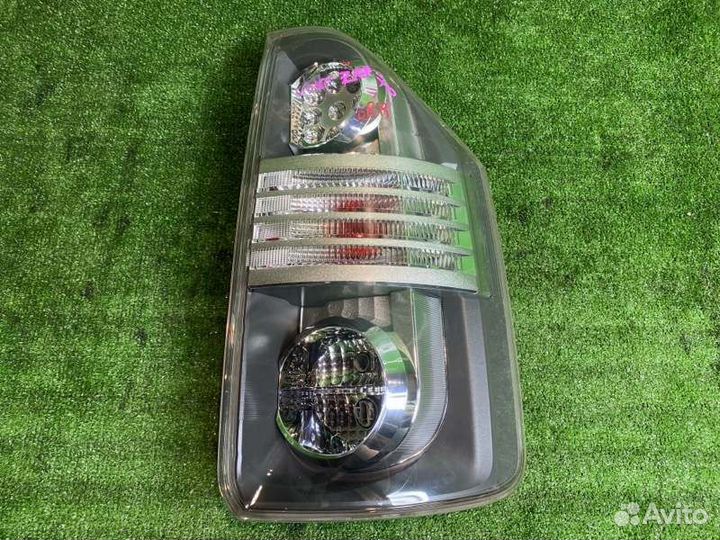 Фонарь правый Toyota Voxy ZRR70 3zrfe