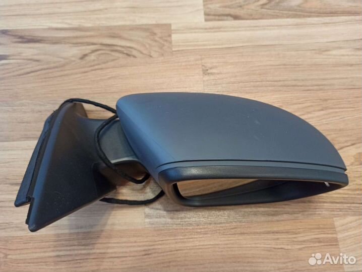 Боковое зеркало