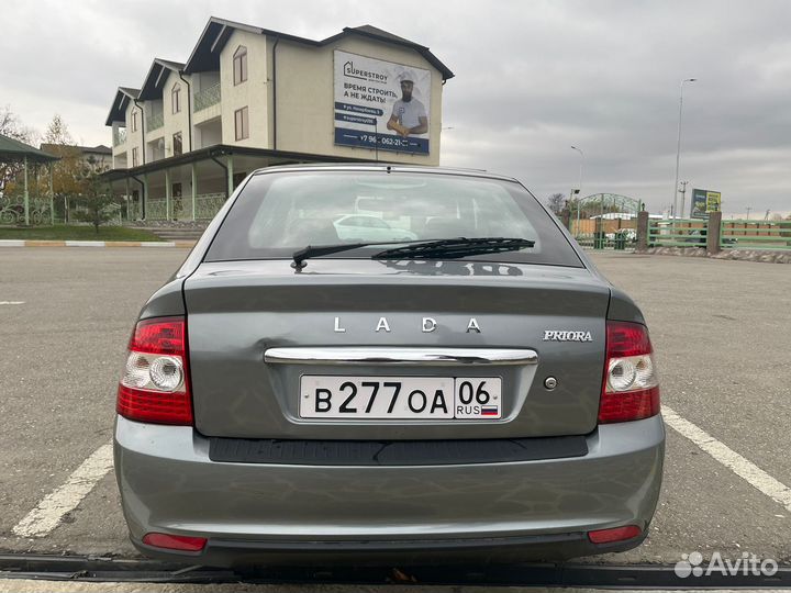 Капот на priora