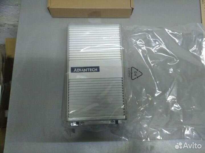 Встраиваемый компьютер Advantech ARK-3360