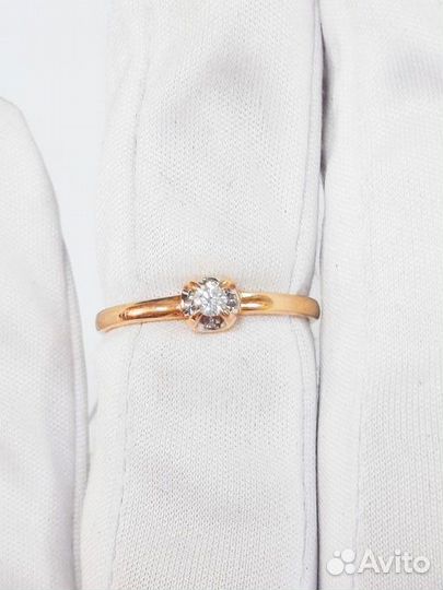 Золотое кольцо с камнем 17р