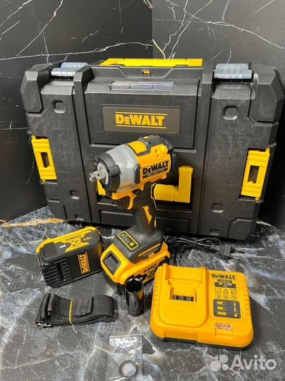 Аккумуляторный гайковерт dewalt