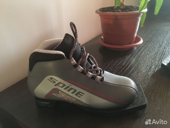 Лыжные ботинки. Размер 33
