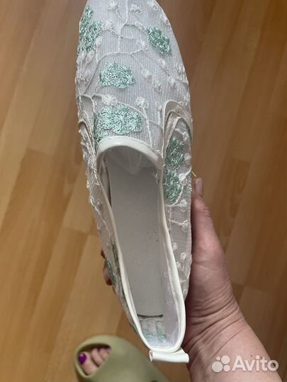 Летние туфли с сеткой и вышивкой