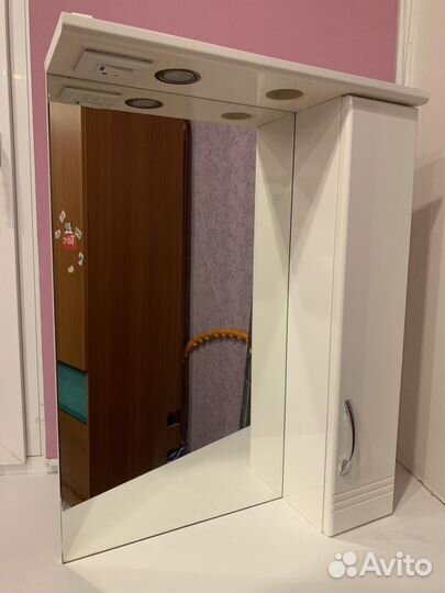 Шкафчик для ванной с зеркалом и подсветкой