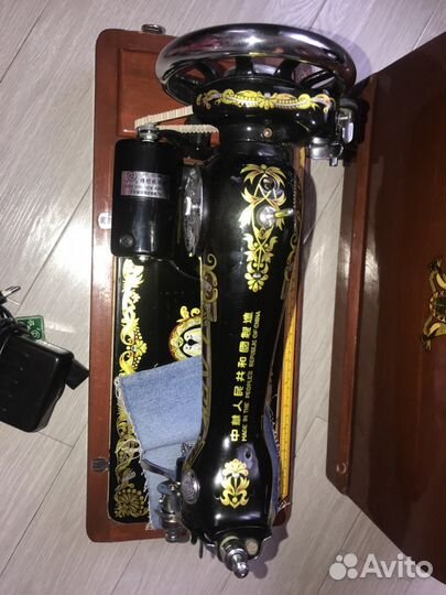 Швейная машина Lark