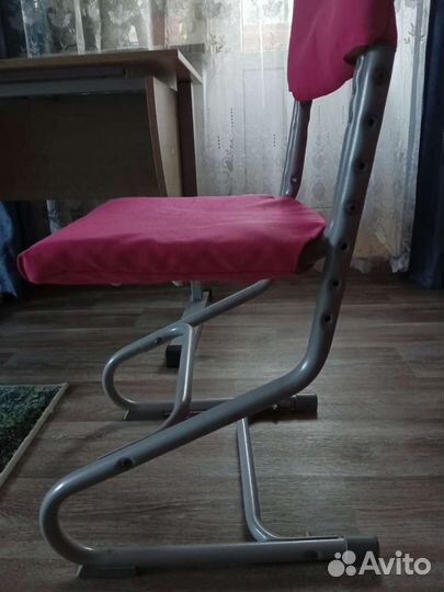 Детский письменный стол и стул