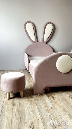 Кровать детская с пуфом