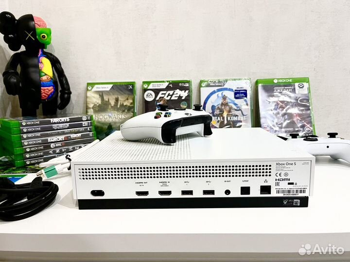 Xbox One S + 2 геймпада + 470 игр