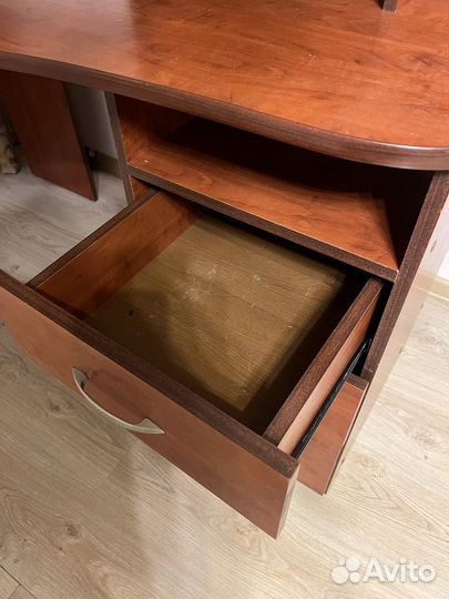 Стол письменный