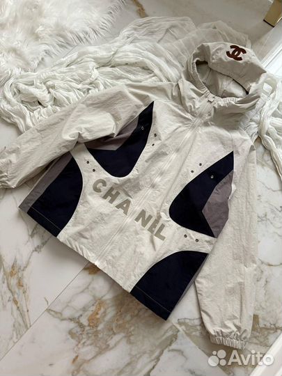 Классная ветровка Chanel