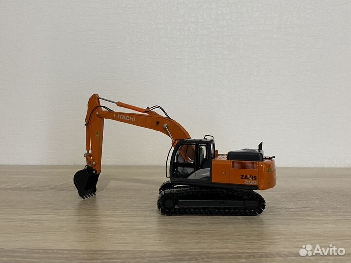 Модель экскаватора Hitachi Zaxis 200 1:50