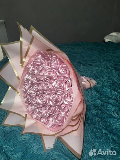 Розы из атласных лент