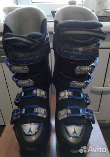 Горнолыжные ботинки atomic