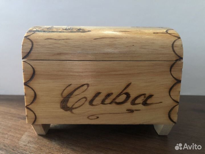 Деревянная шкатулка