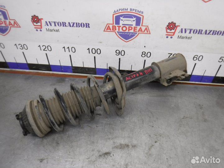 Стойка подвески передняя правая Opel Astra H