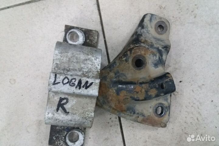 Подушка двигателя правая Renault Logan 1