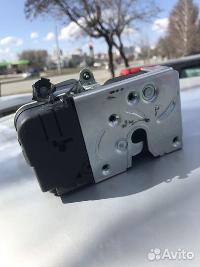 Замок дверной передний правый Ваз Лада Датсун