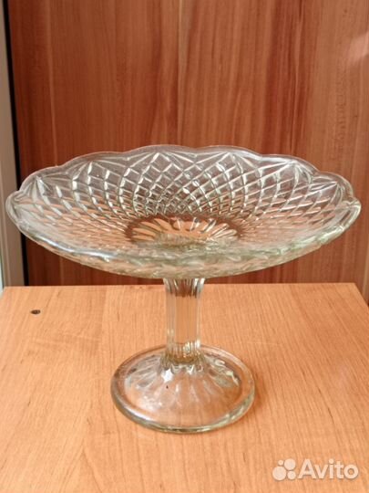 Ваза для фруктов на ножке