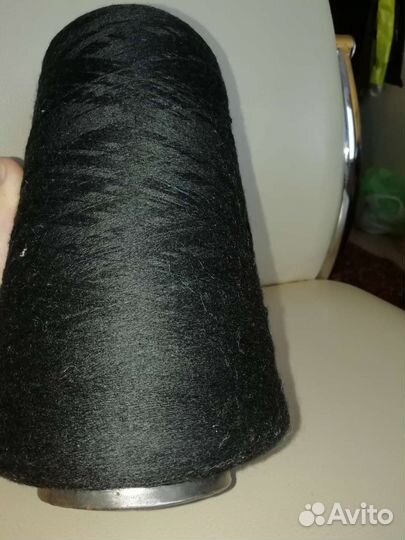 Чёрная пряжа для вязания