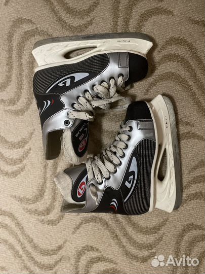 Коньки хоккейные