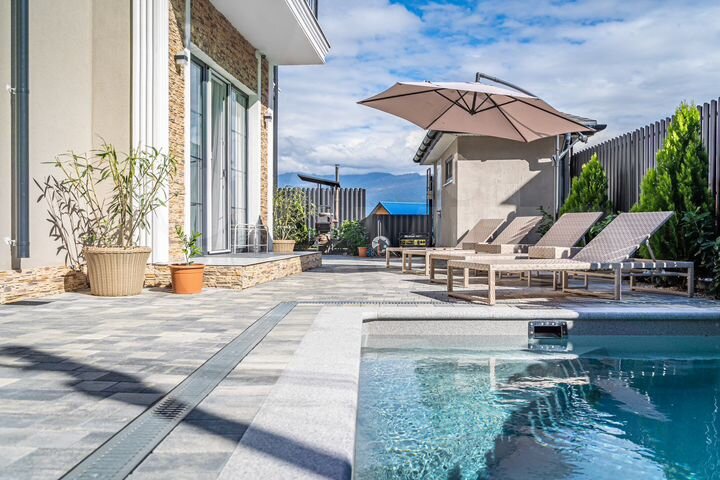 Дом 180 м² на участке 4 сот.