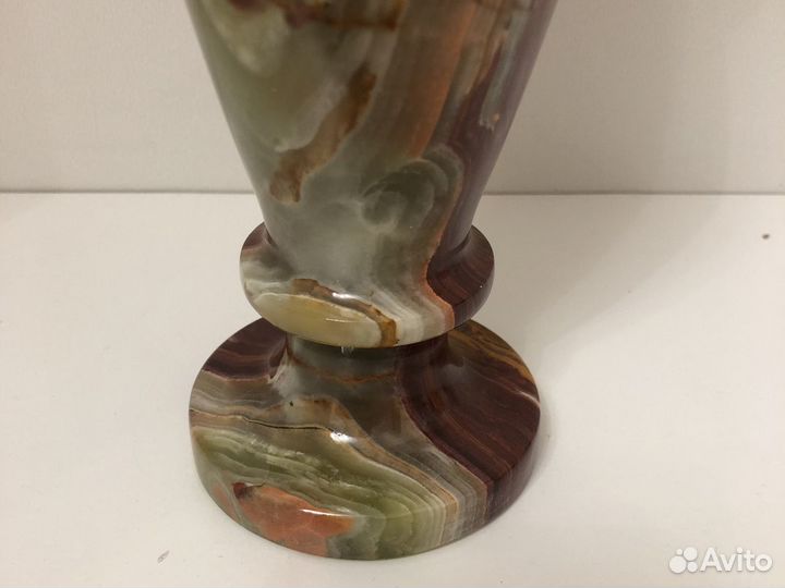 Ваза из оникса