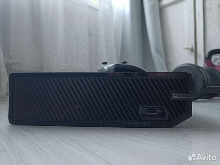 Xbox One + джойстик