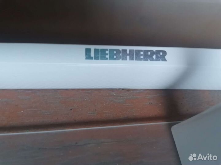 Полки, ящики, балконы холодильника Либхер