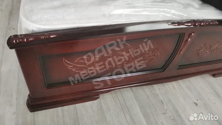 Кровать массив