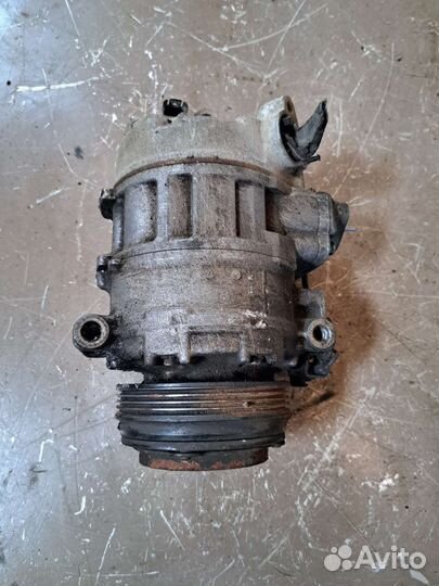 Компрессор кондиционера на BMW F01