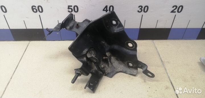 Кронштейн (сопут. товар) RAV 4 2013