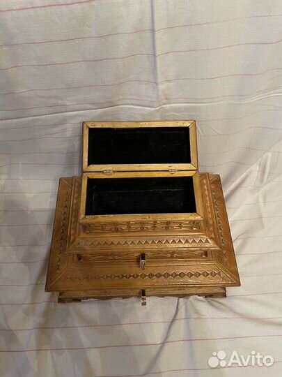 Деревянная большая шкатулка