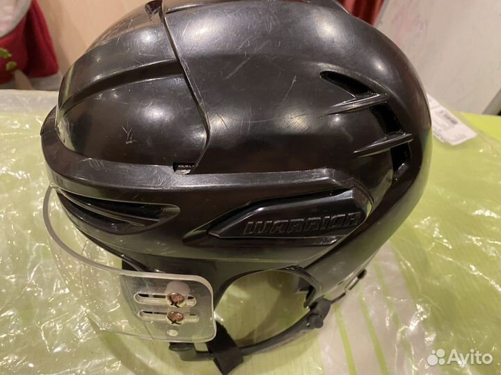 Хоккейный шлем