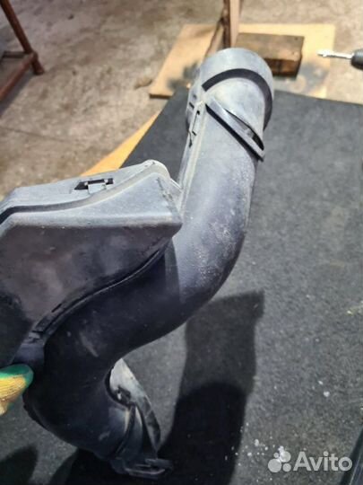 Воздухозаборник Nissan Juke F15 1.6 DDT 2011