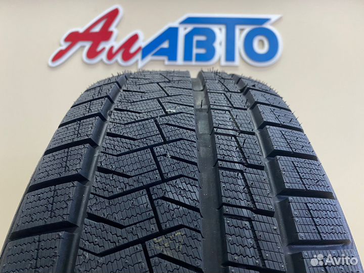 Pirelli Formula Ice FR 215/60 R17 100T