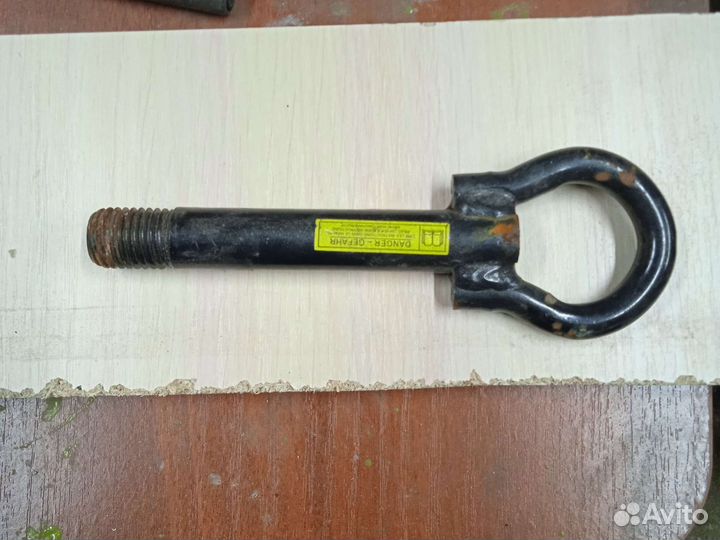 Буксировочный крюк