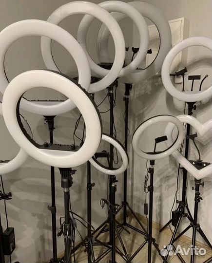 Кольцевая лампа со штативом. Разных размеров