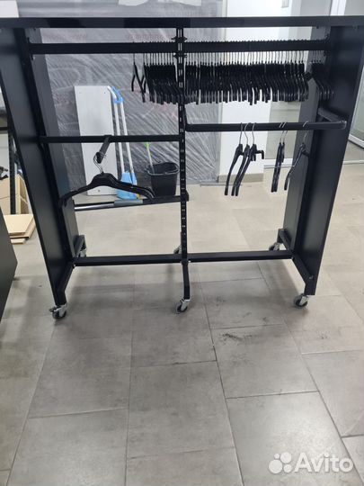 Стойка для магазина одежды