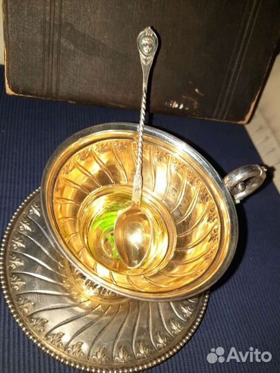 Серебрянные с позолотойПоднос Да и ложка серебряно