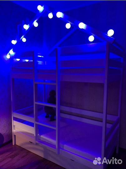 Двухъярусная кровать домик