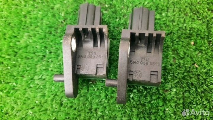 Датчик удара Volkswagen Passat B7 1.4 caxa 2011