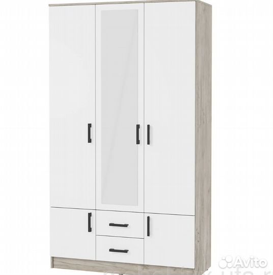 Шкаф трехстворчатый