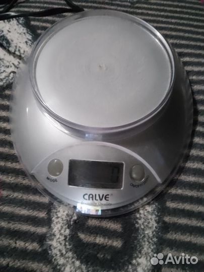 Требует ремонта фен,весы