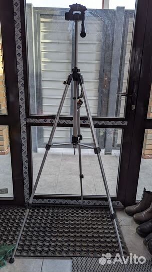 Штатив для видеокамеры и фотоаппарата