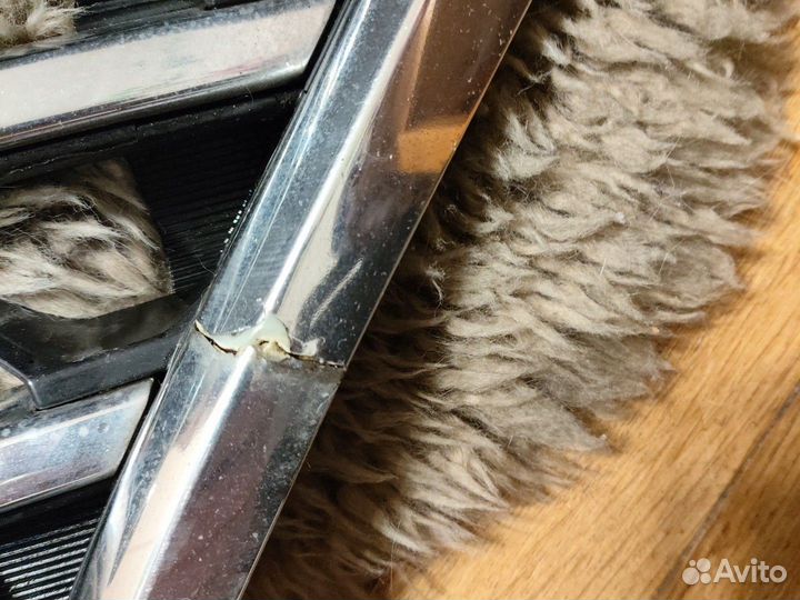 Решетка радиатора с эмблемой оригенал