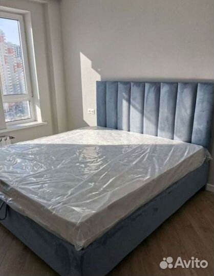 Кровать с молдингом